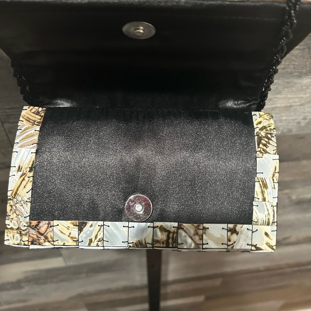 TICO Collection Shell handbag with beaded strap - Picture 6 of 6